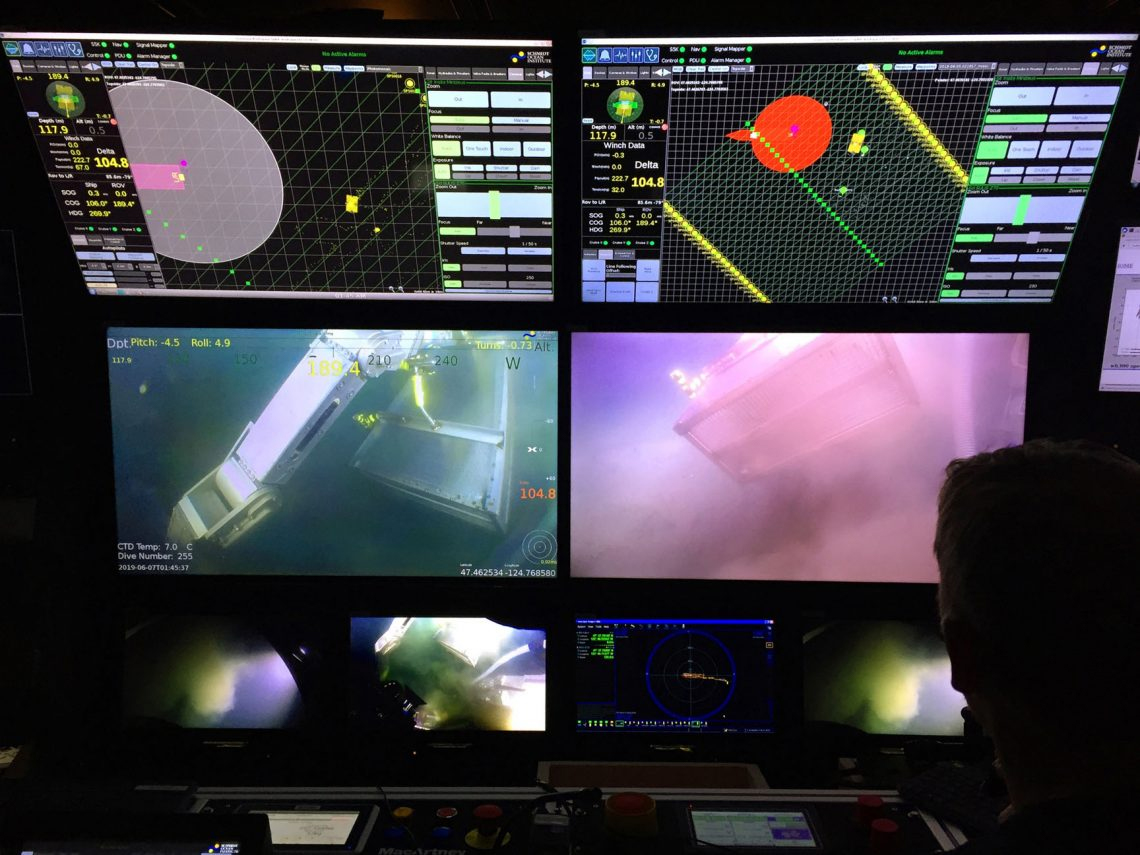 SuBastian is sent to look for meteorites in a feature that looks similar to an impact crater.
